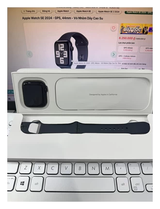 Apple Watch SE 2024 GPS 44mm Midnight Aluminium Case with Midnight Sport Band - S/M_MXEJ3SA/A - scn7q4jyk32 - MXEJ3SA - Cũ